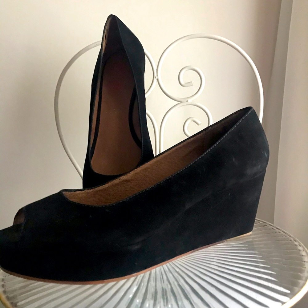 New condition, black sued, comfort fit